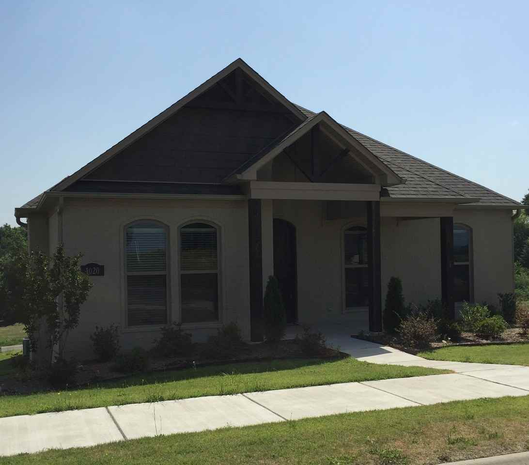 1020 Edinburgh Dr - Photo 2 of 3