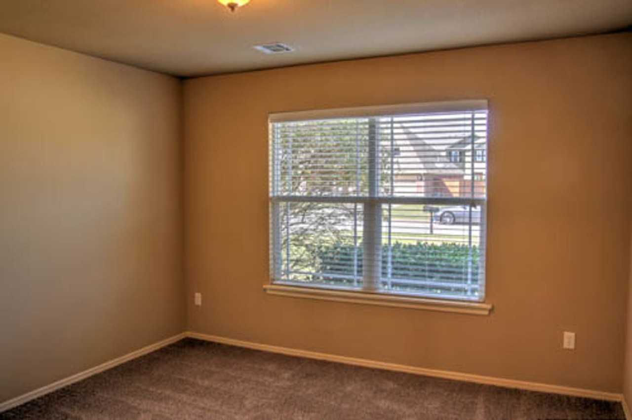13696 S 87th East Ave - Photo 6 of 18