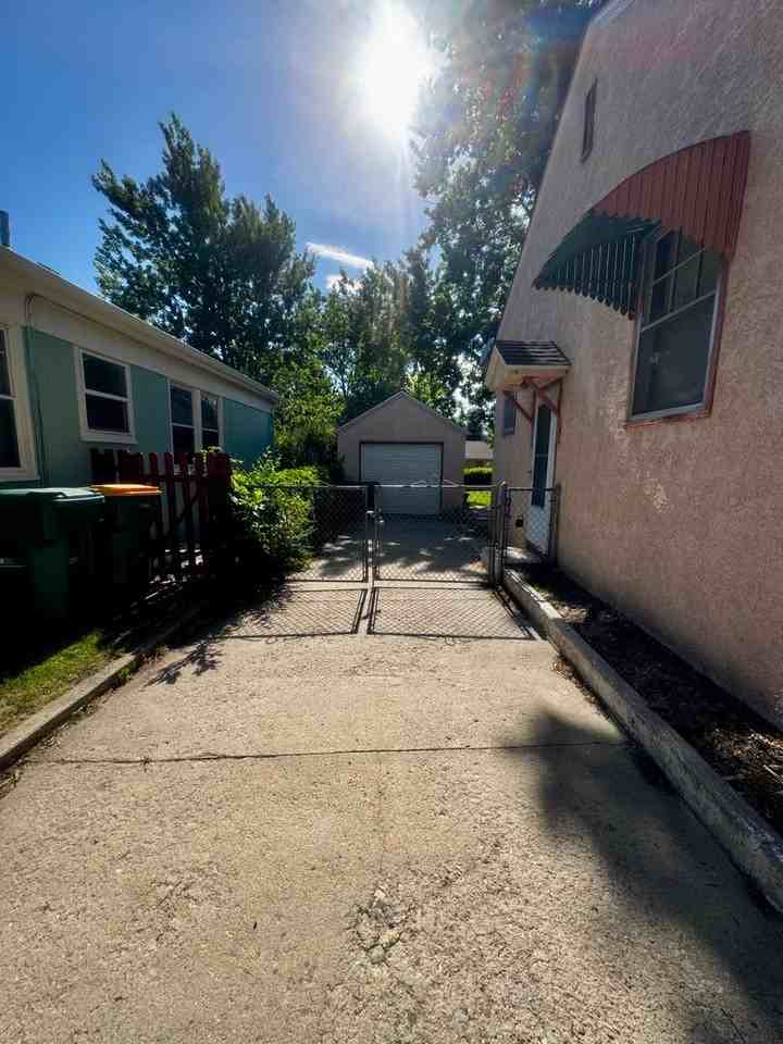 618 N Foote Ave - Photo 3 of 28
