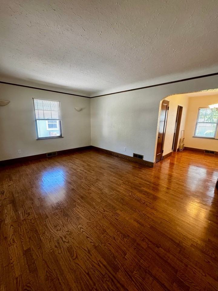 618 N Foote Ave - Photo 7 of 28