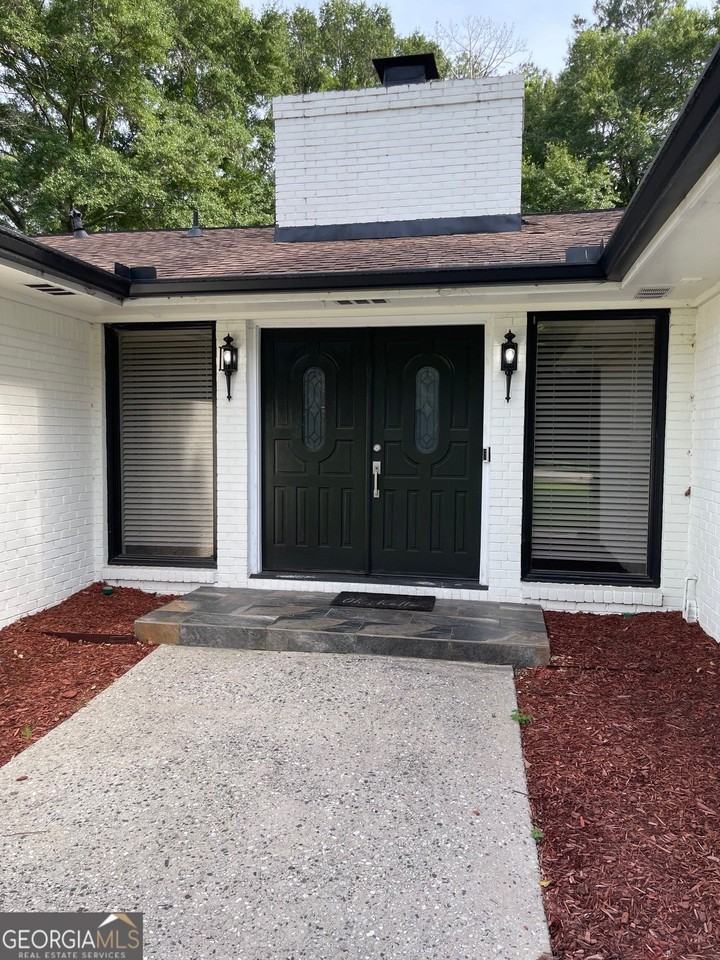 558 Kenwood Rd - Photo 2 of 33
