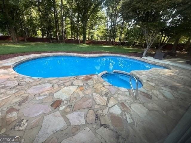 558 Kenwood Rd - Photo 5 of 33