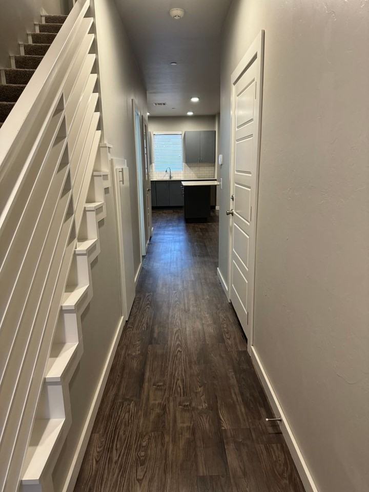 784 Sw 14th St - Photo 3 of 29
