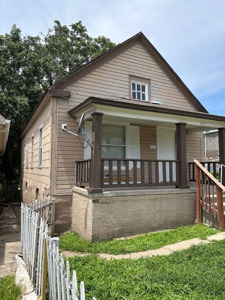 614 Norton Ave - Photo 2 of 8