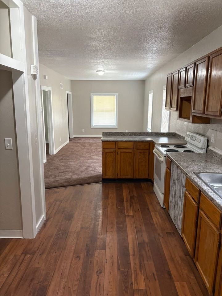 614 Norton Ave - Photo 7 of 8