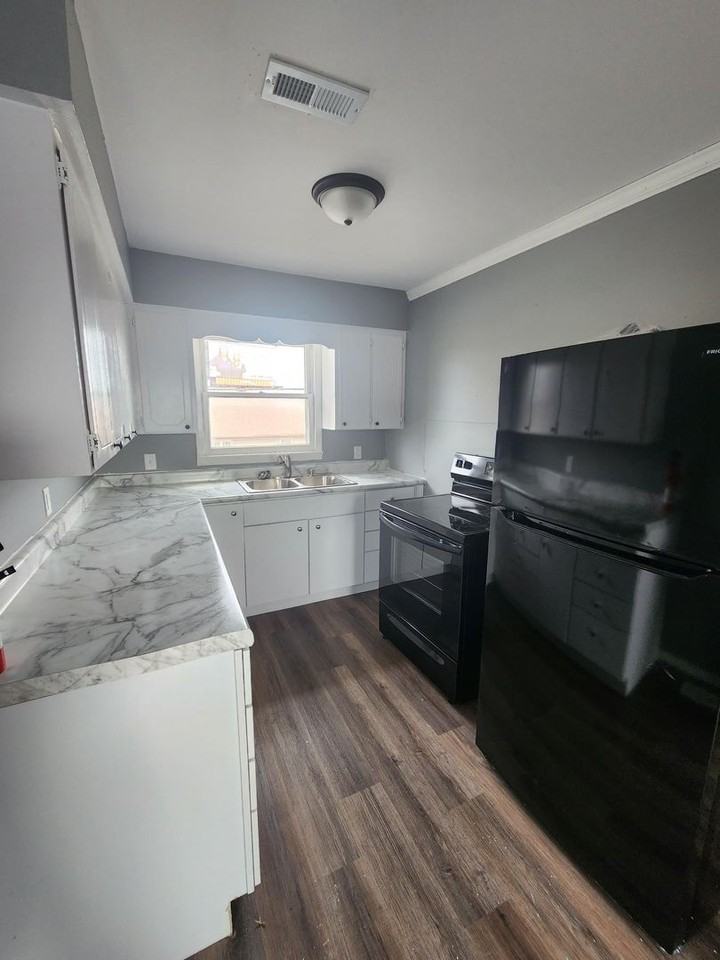 108 E Deyoung St - Photo 2 of 7