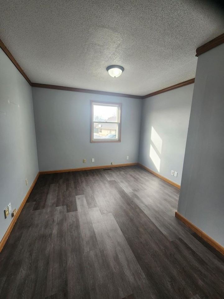 108 E Deyoung St - Photo 5 of 7