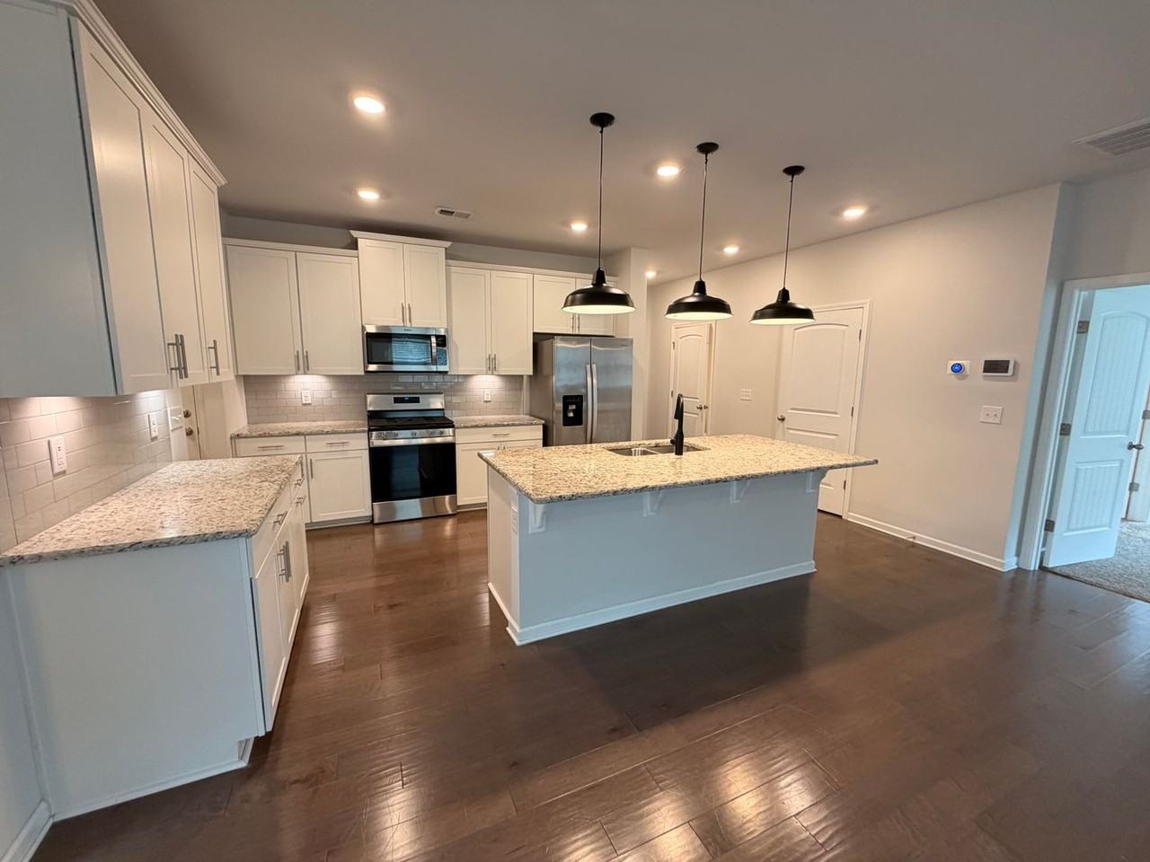 1103 Black Oak Dr - Photo 4 of 29