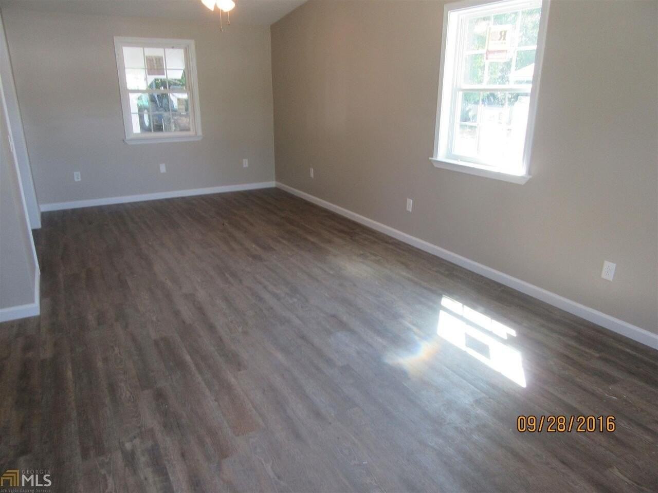 220 S Mulberry St - Photo 2 of 8