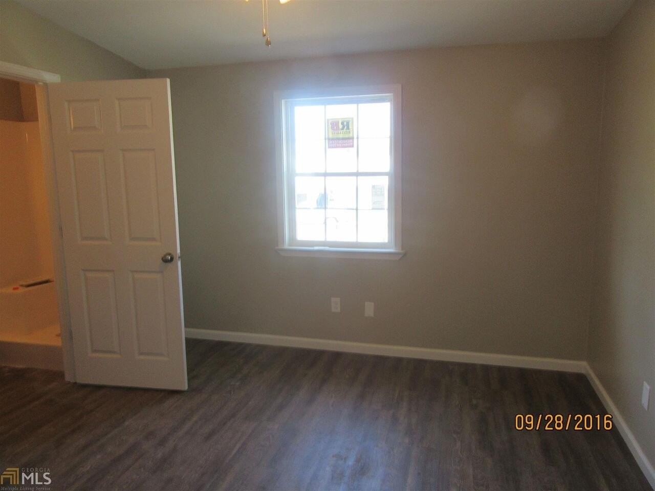 220 S Mulberry St - Photo 3 of 8