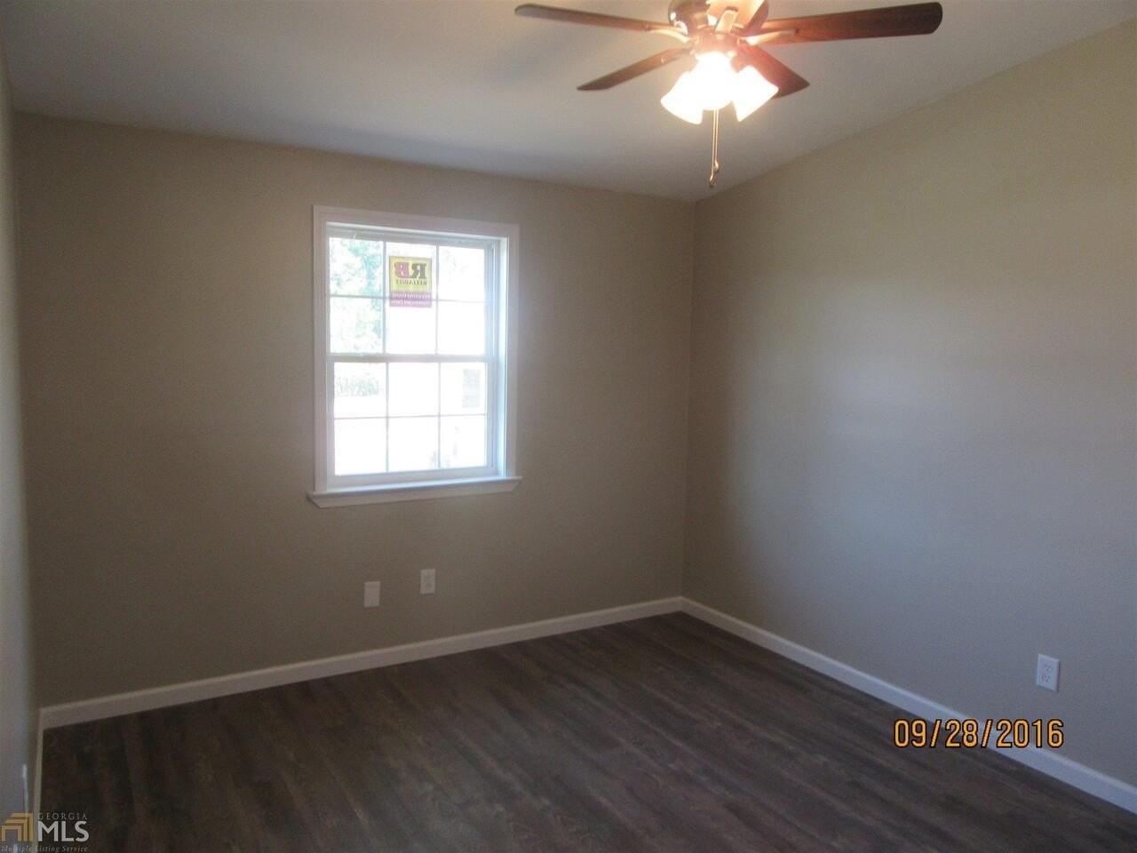 220 S Mulberry St - Photo 4 of 8
