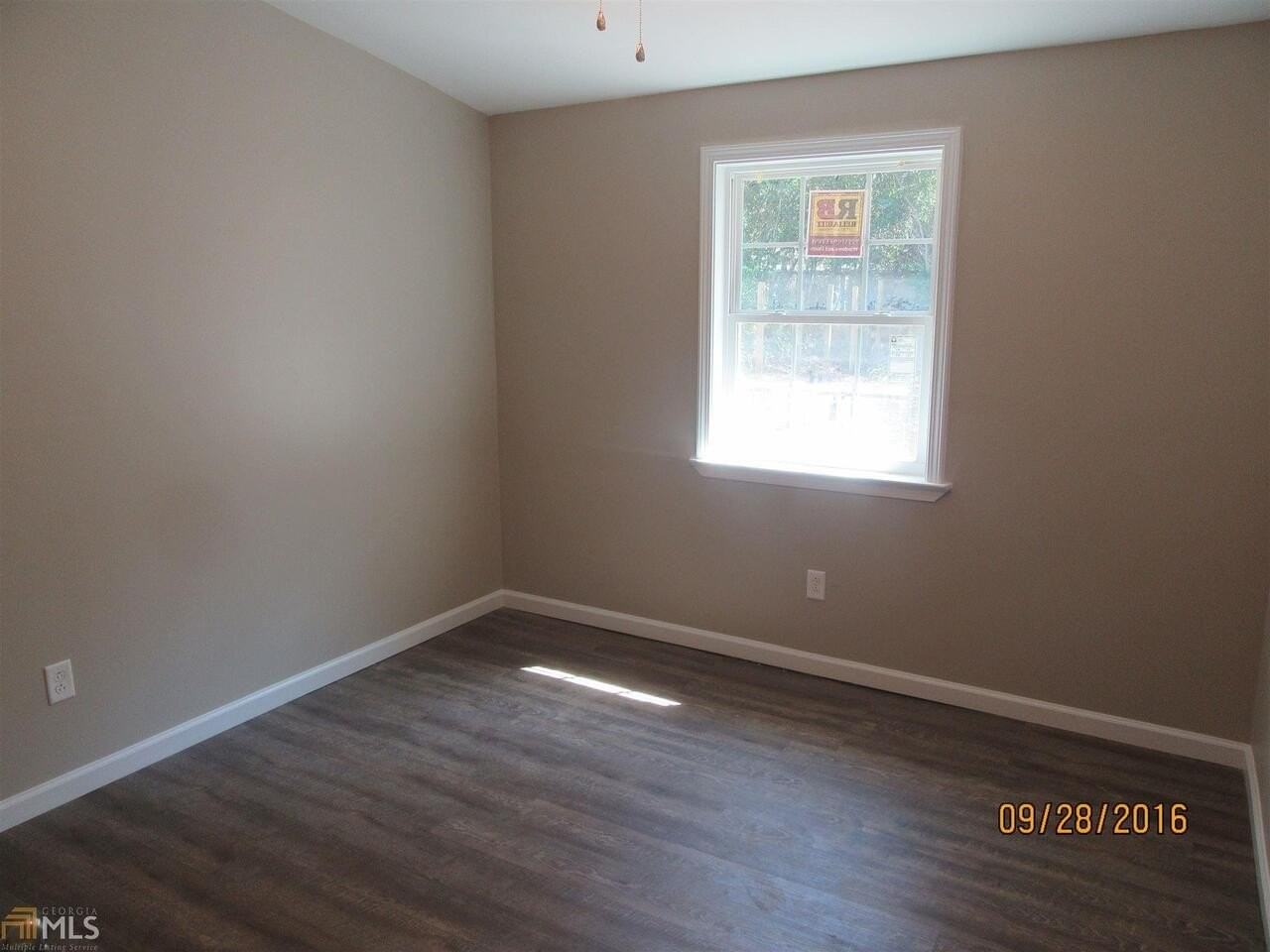 220 S Mulberry St - Photo 5 of 8