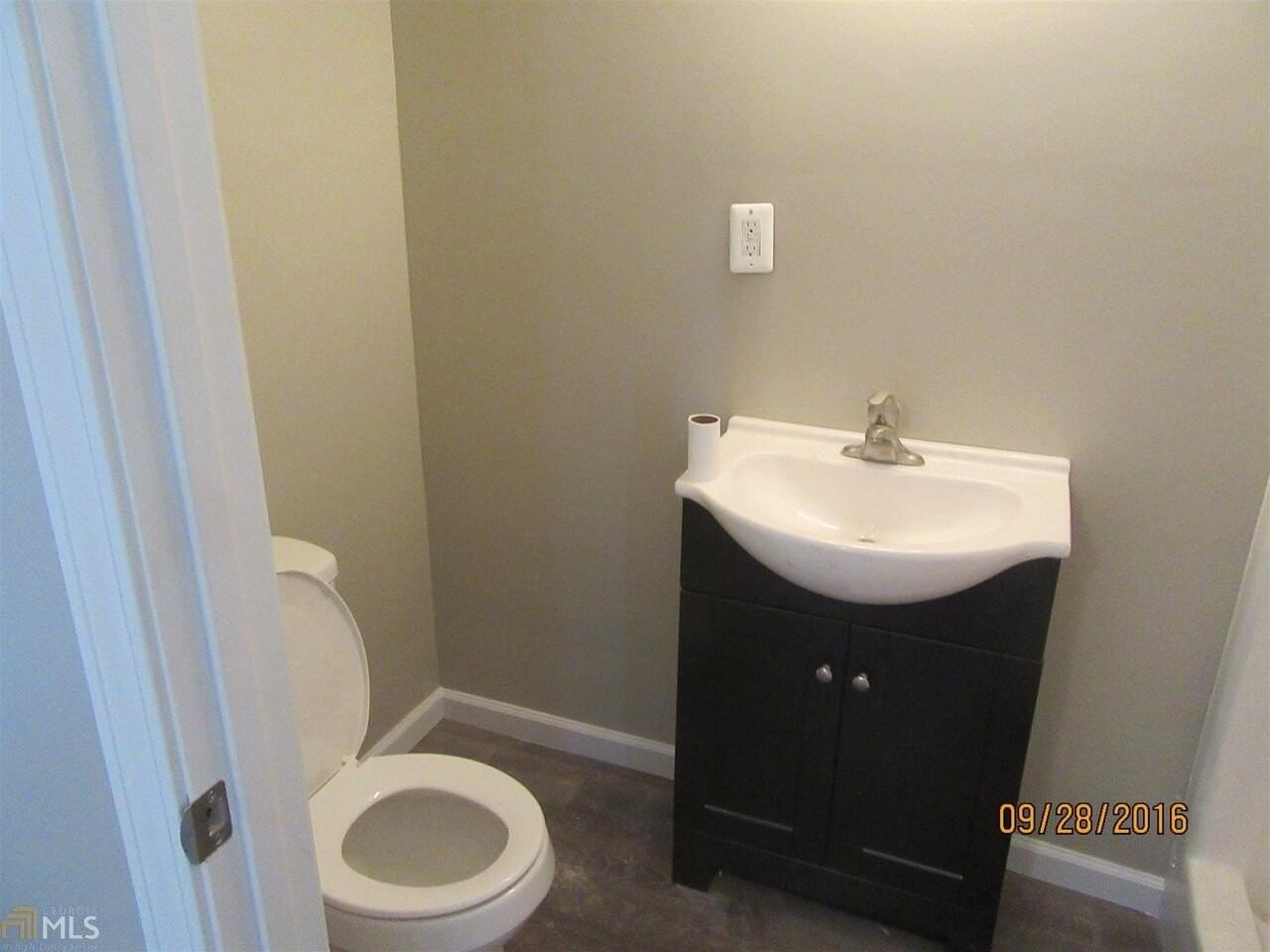 220 S Mulberry St - Photo 6 of 8