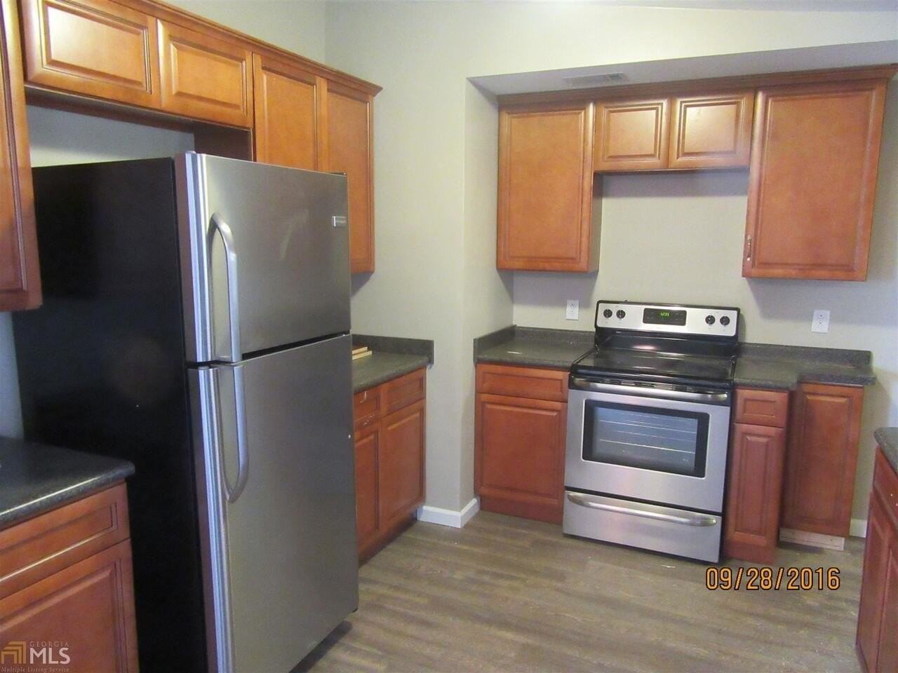 220 S Mulberry St - Photo 7 of 8