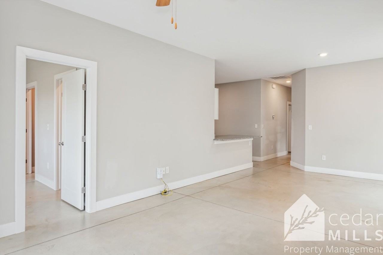 8025 E 34th Ct S - Photo 2 of 14