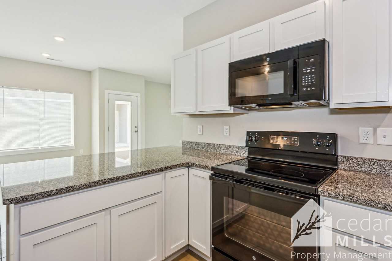 8025 E 34th Ct S - Photo 5 of 14