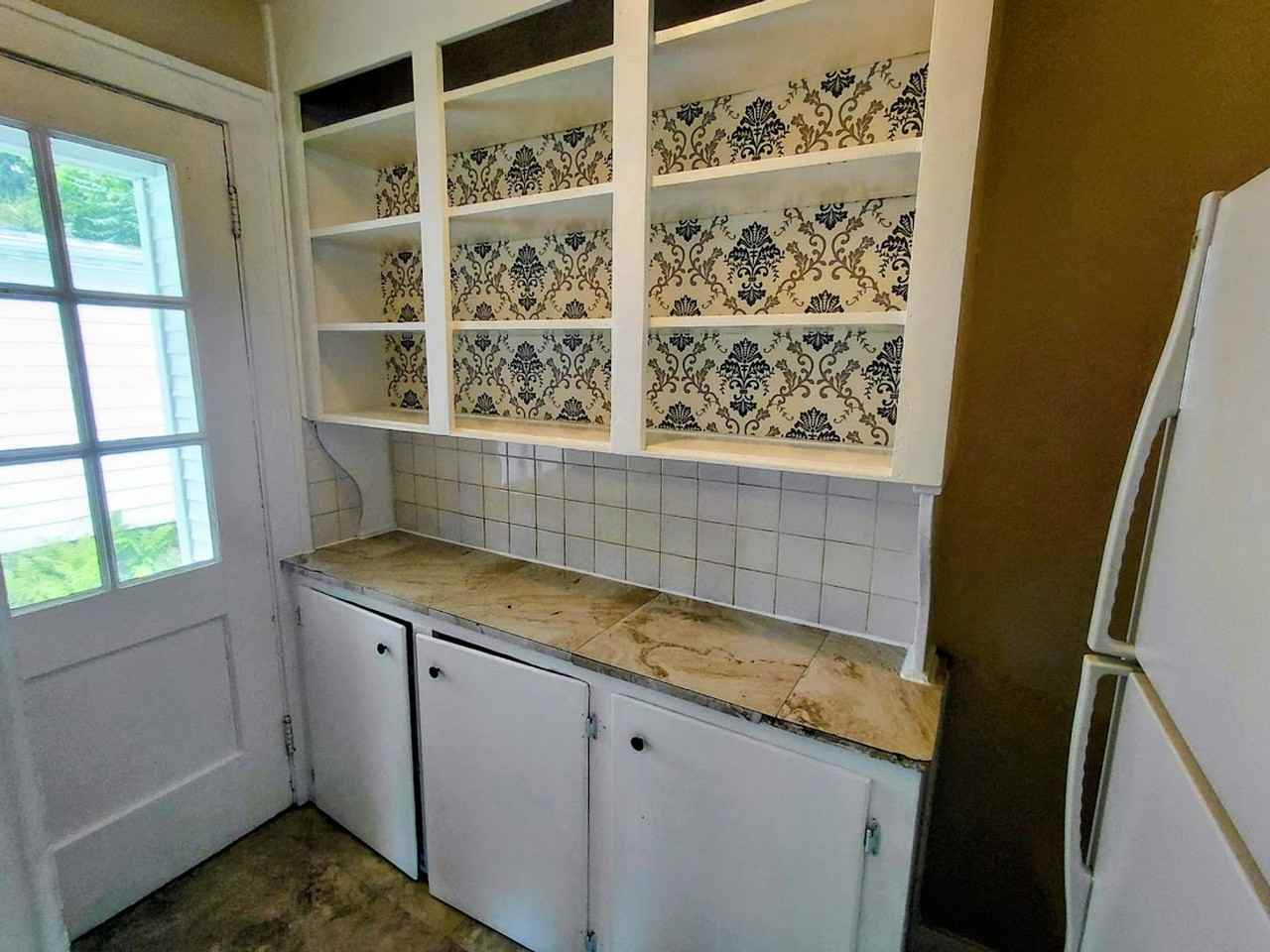 697 Crosby St - Photo 6 of 12