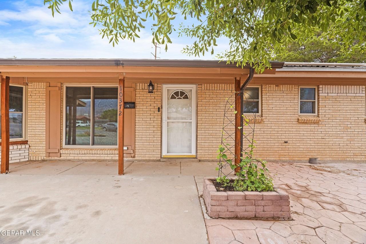 10372 Shenandoah St - Photo 4 of 33