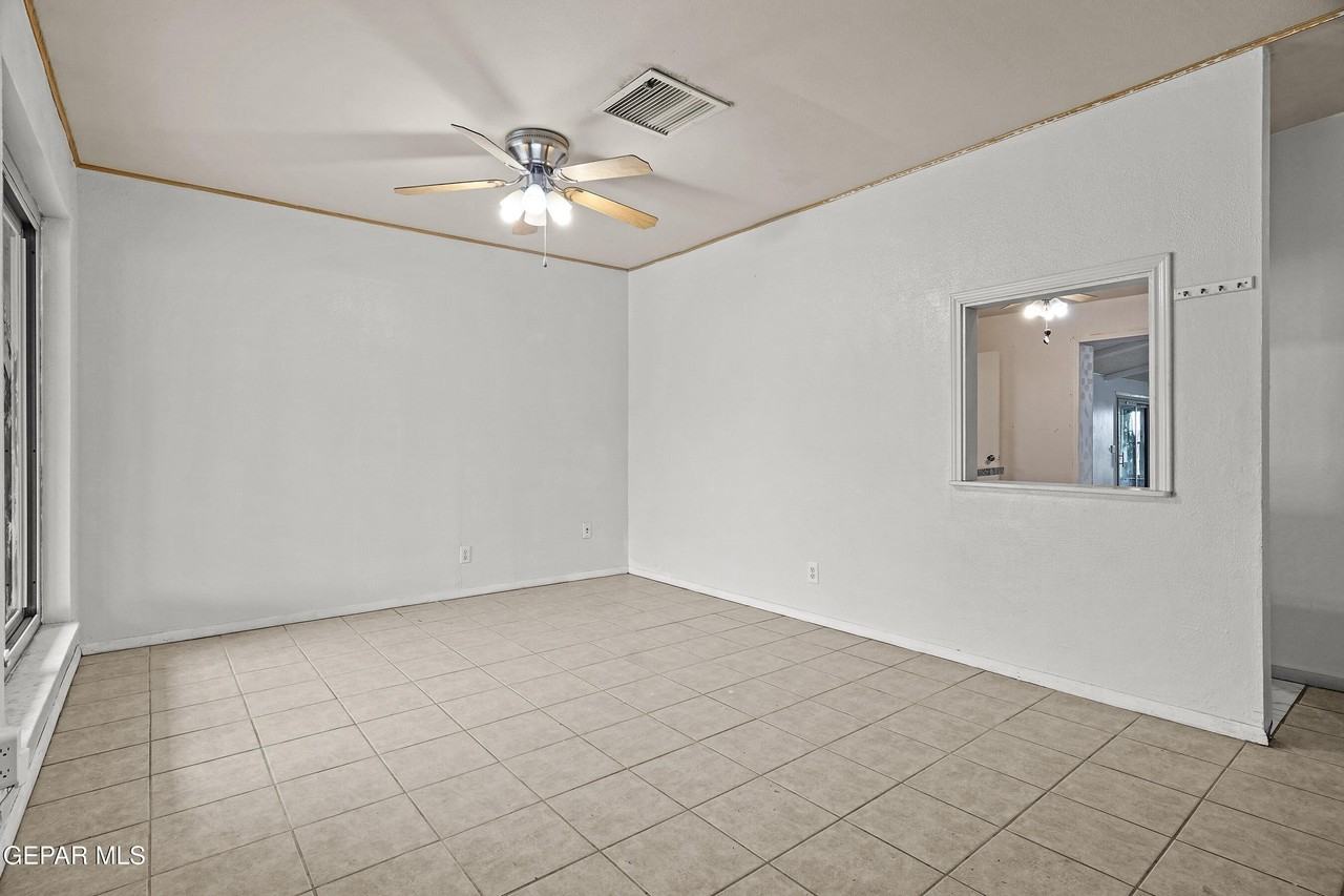 10372 Shenandoah St - Photo 5 of 33