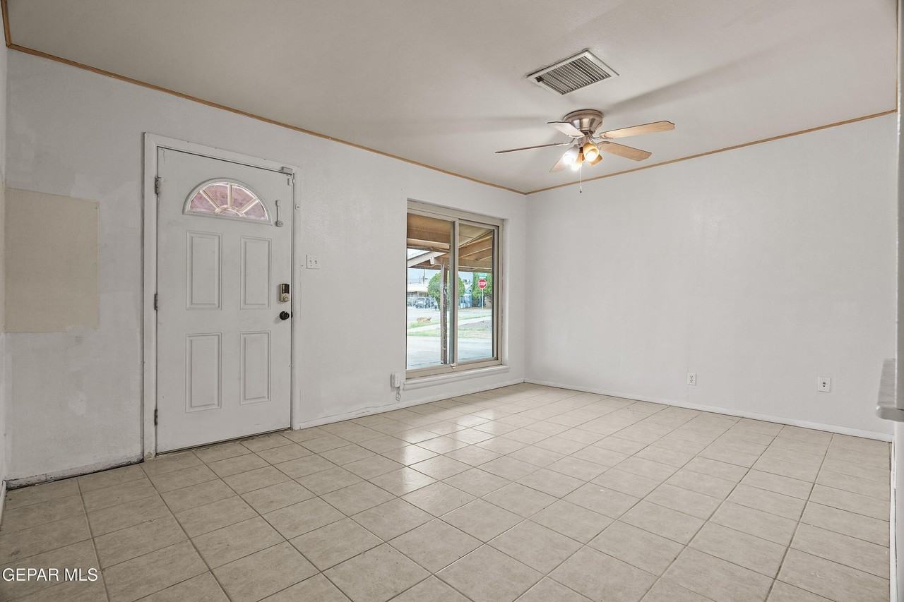 10372 Shenandoah St - Photo 7 of 33