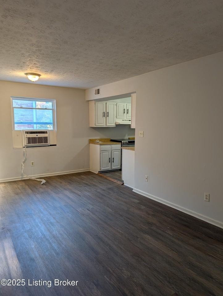 3224 Springfield Dr - Photo 3 of 10