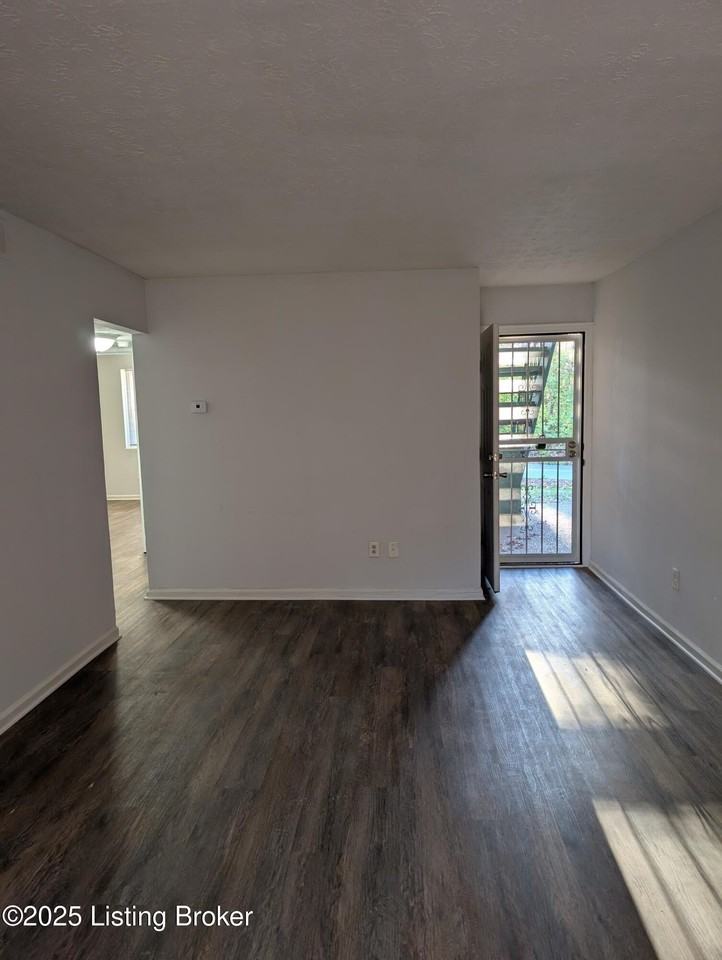 3224 Springfield Dr - Photo 4 of 10