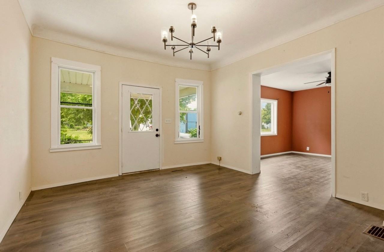 123 Woodside Ln - Photo 2 of 10