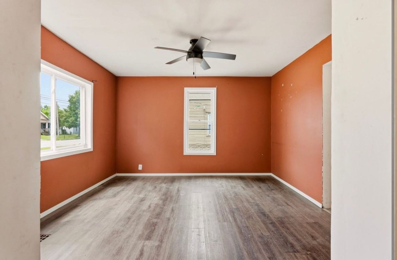 123 Woodside Ln - Photo 4 of 10