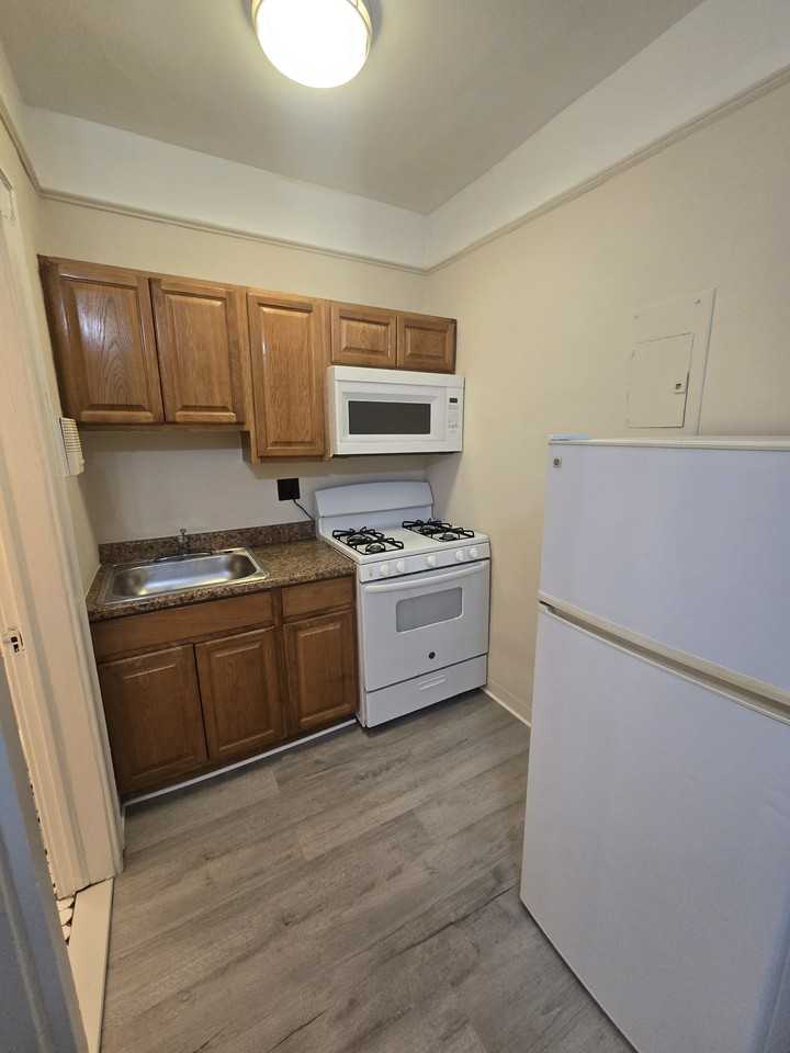 42 Kelly Parkway #202 - Photo 2 of 9