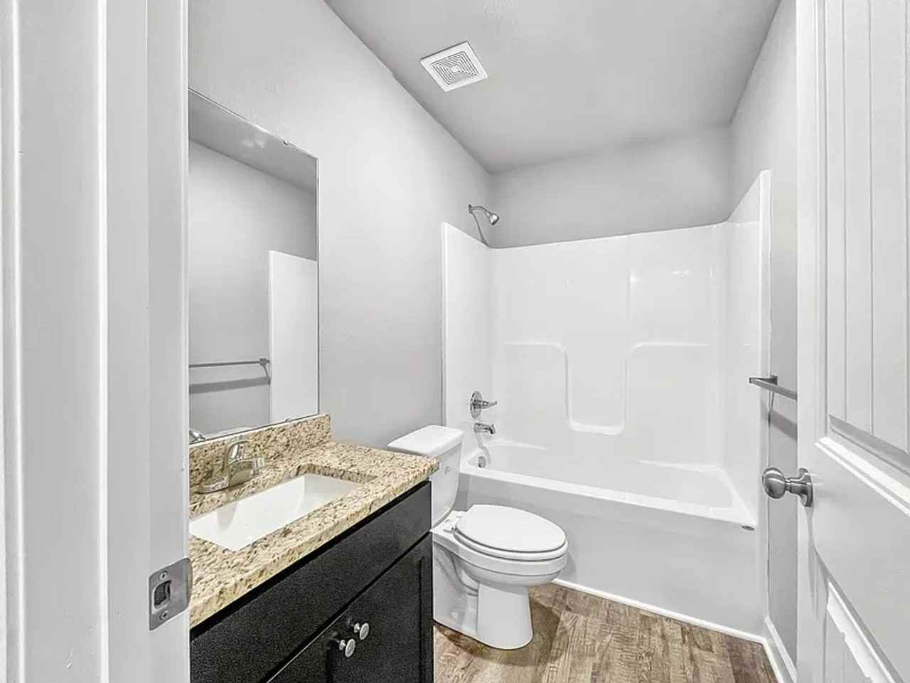 8207 Sw 3rd St - Photo 5 of 6