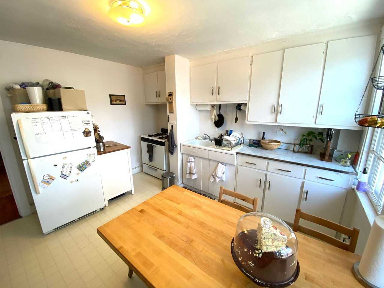 24 Lanark Rd - Photo 3 of 8