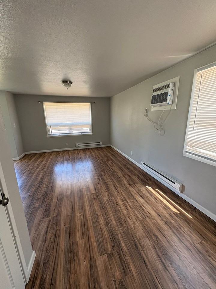 330 5th Ave Sw - Photo 2 of 5