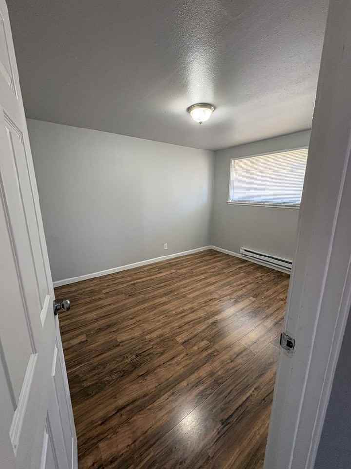 330 5th Ave Sw - Photo 4 of 5