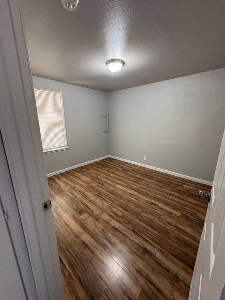 330 5th Ave Sw - Photo 5 of 5