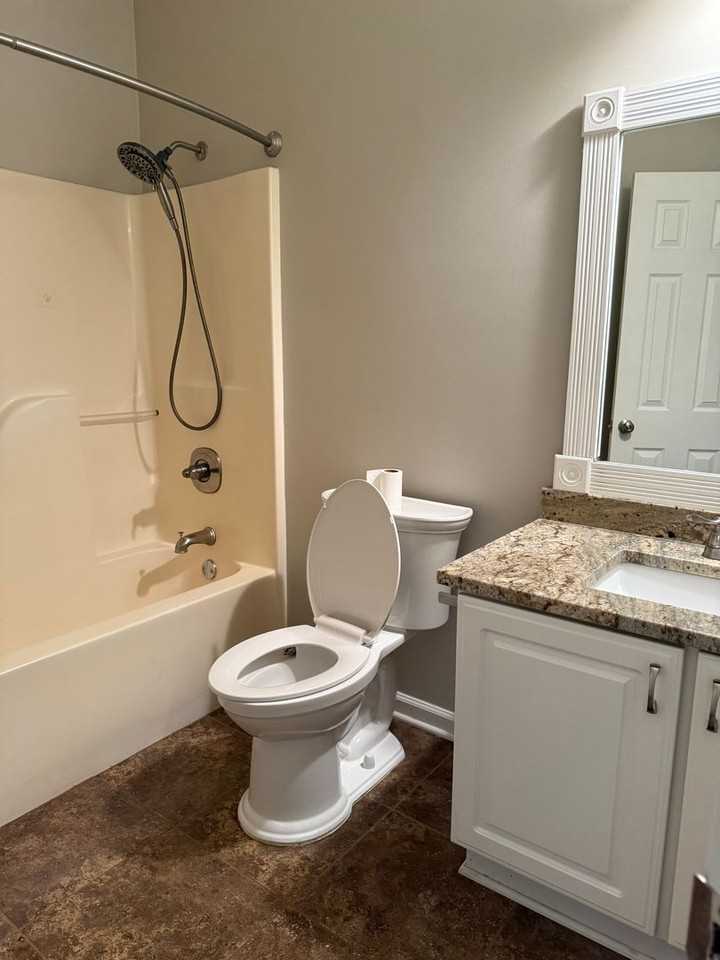 566 Treymoor Lake Cir - Photo 5 of 12