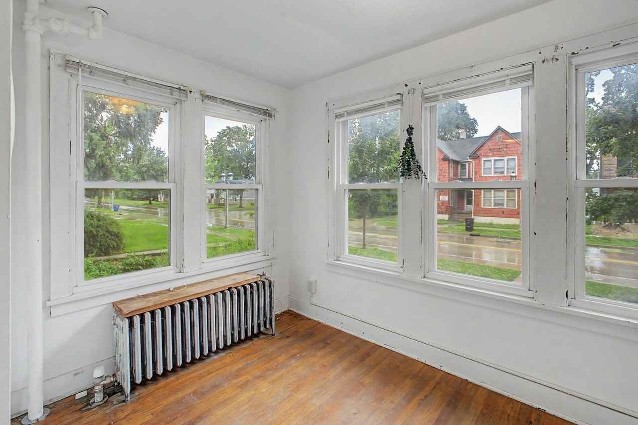 407 W Green St - Photo 5 of 19