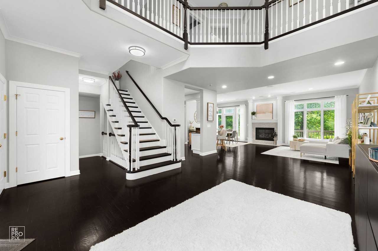 1537 W Rue James Pl - Photo 2 of 16