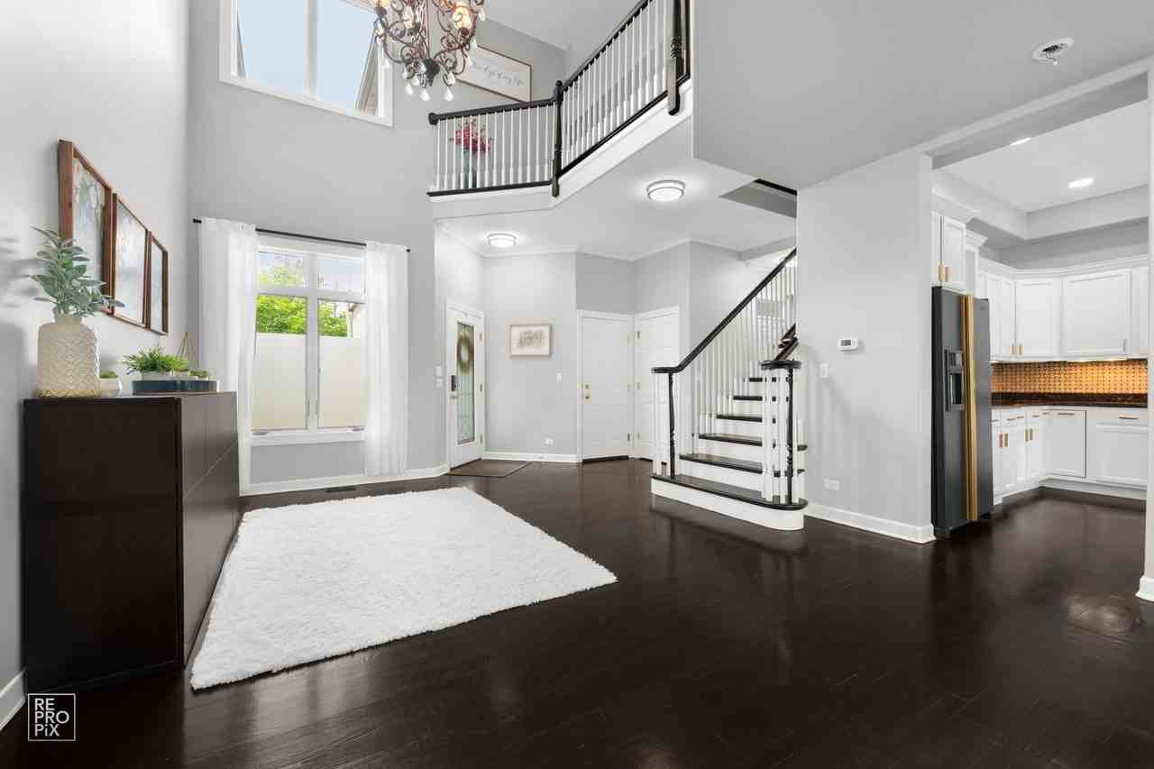 1537 W Rue James Pl - Photo 3 of 16