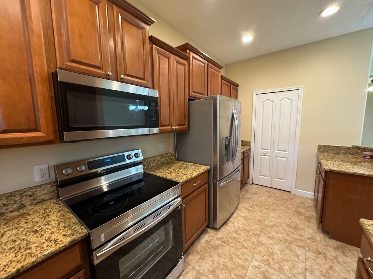 2832 Adelaide Ct - Photo 4 of 21