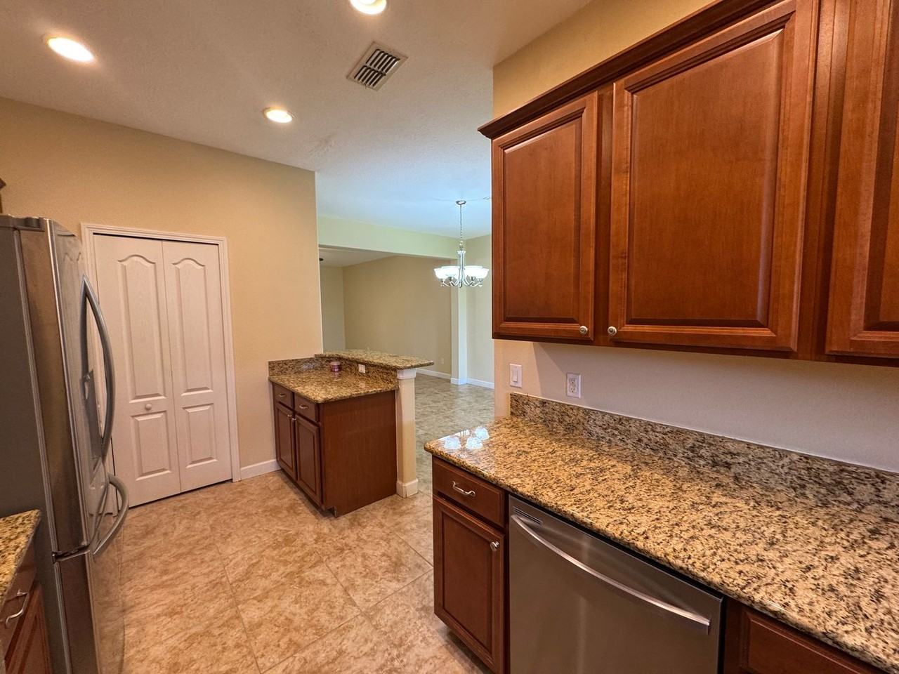 2832 Adelaide Ct - Photo 5 of 21