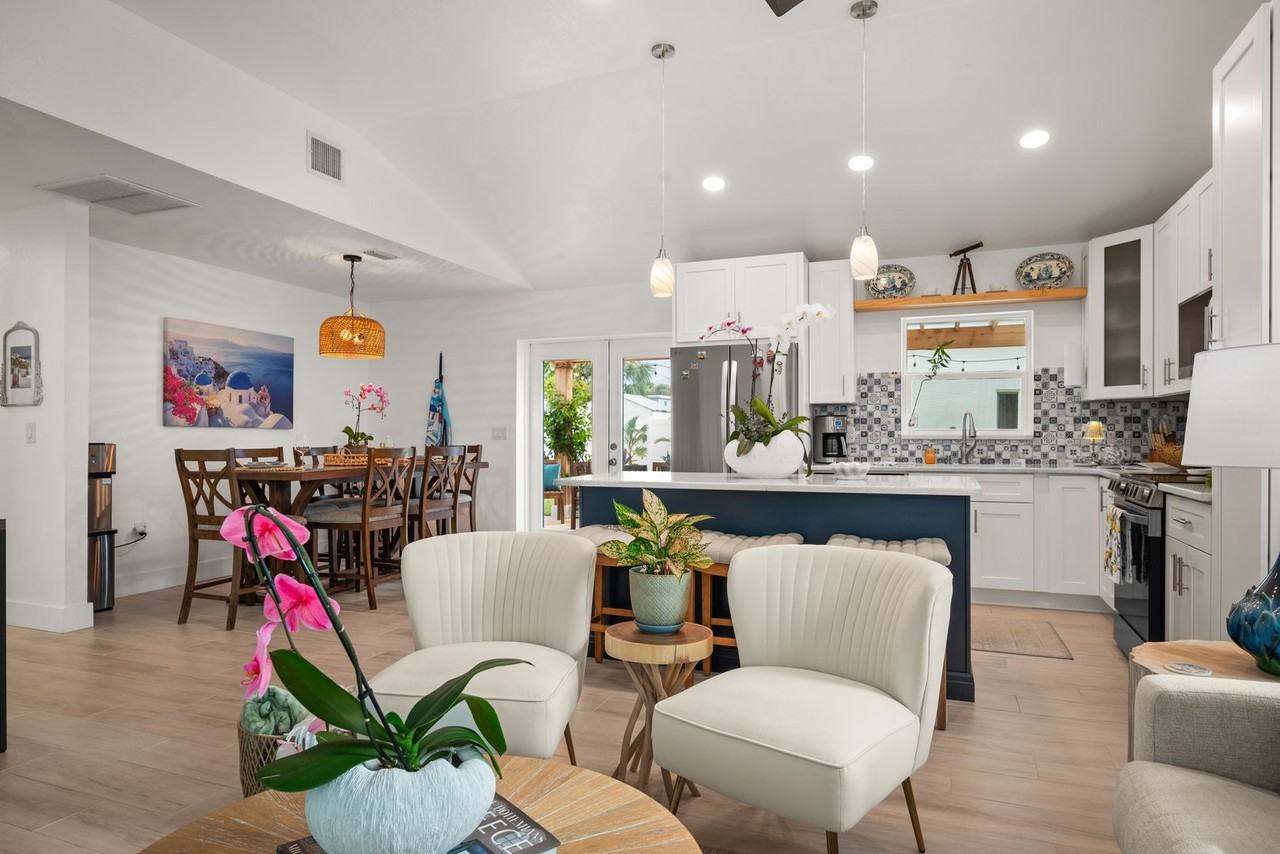 14032 N Bayshore Dr - Photo 4 of 38