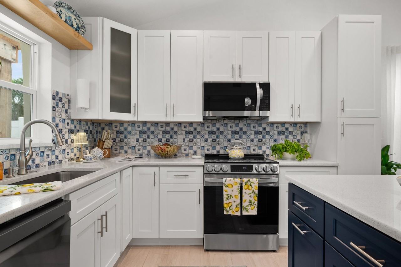 14032 N Bayshore Dr - Photo 7 of 38