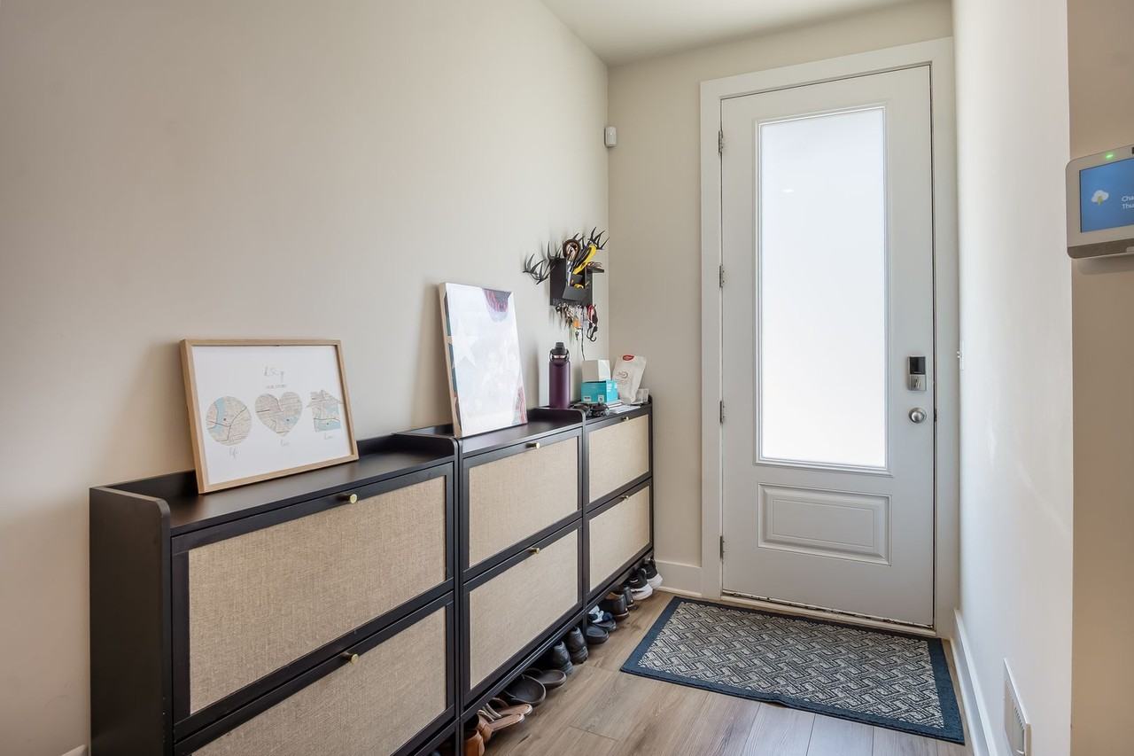 157 Locke St - Photo 3 of 21