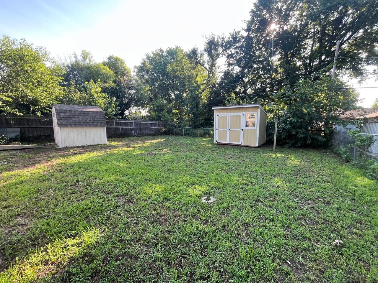 208 S Lamar Ave - Photo 5 of 5
