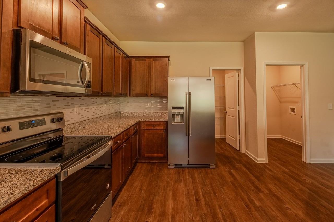 569 Greenlee Rd - Photo 6 of 23