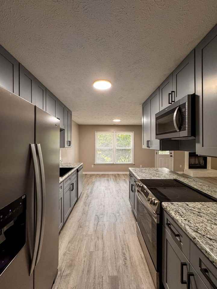 471 Brandermill Rd - Photo 2 of 20