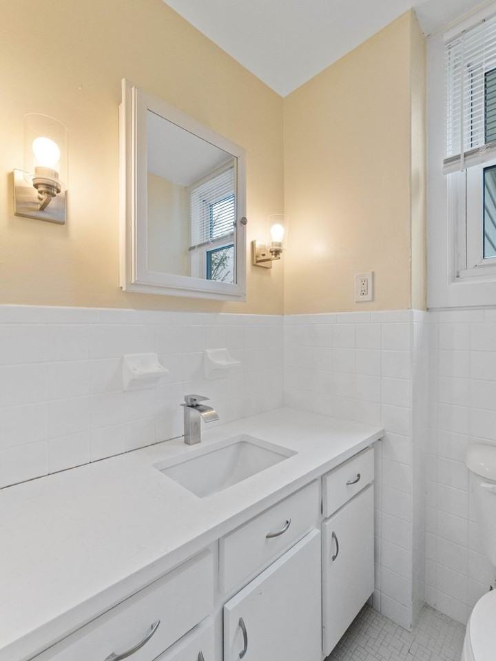 519 Kings Hwy - Photo 2 of 25