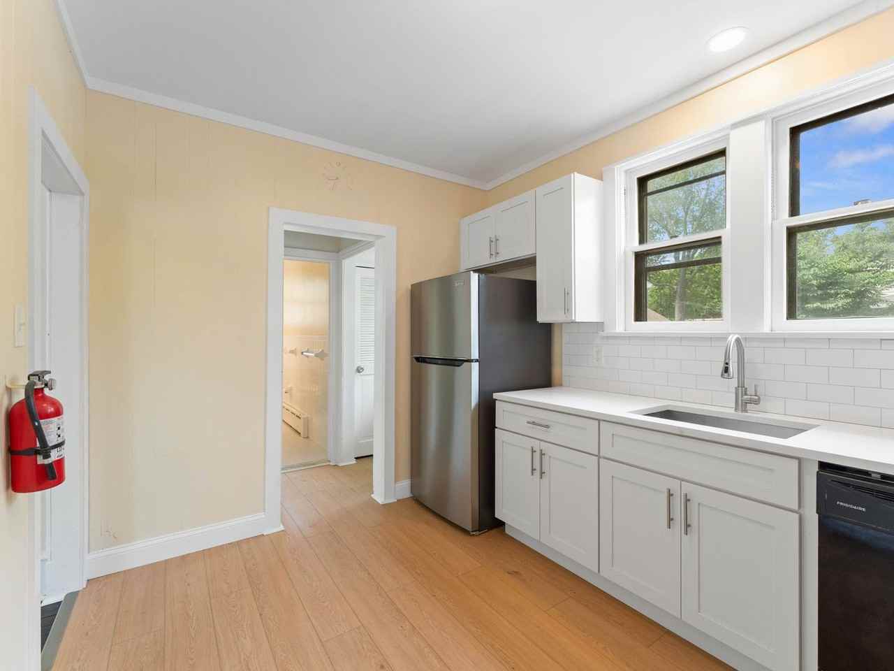 519 Kings Hwy - Photo 4 of 25