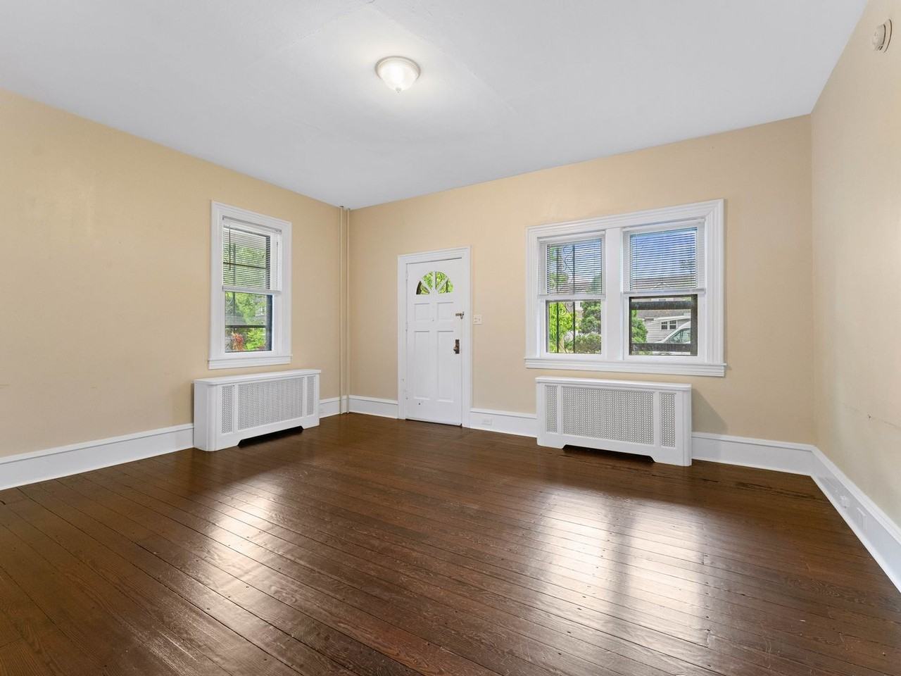 519 Kings Hwy - Photo 5 of 25