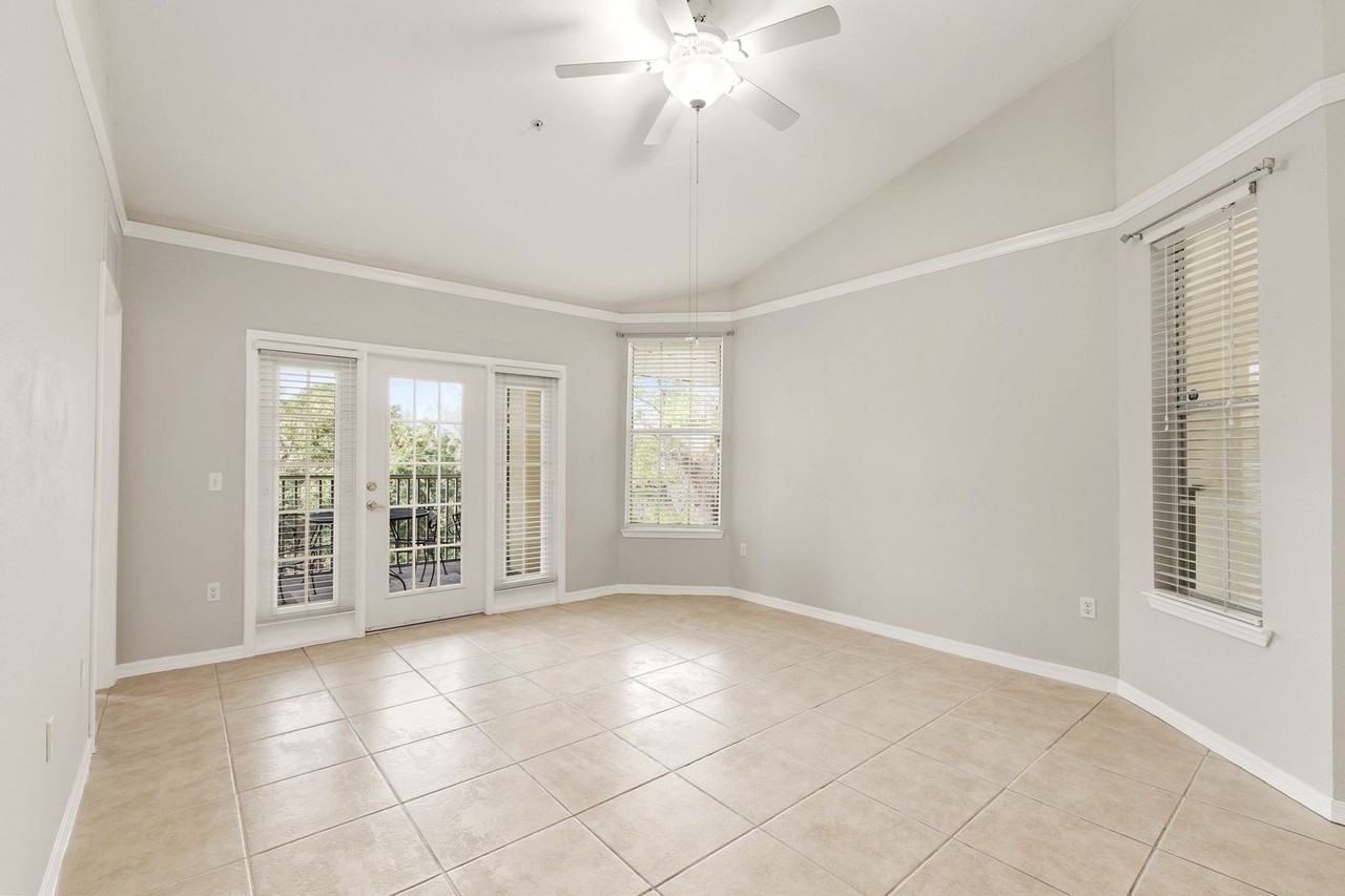 2291 Nw 16th Ter - Photo 3 of 32